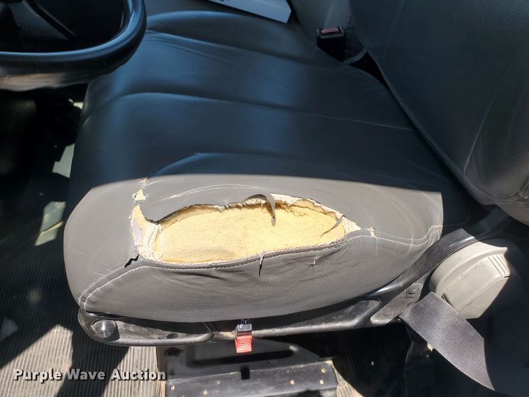 image for item DI5116 2001 International 4900  bucket truck