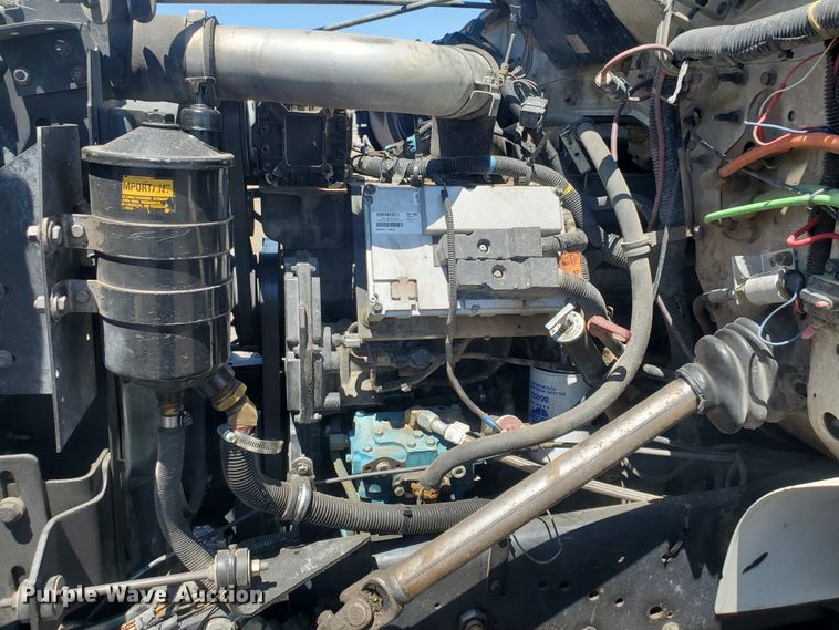 image for item DI5116 2001 International 4900  bucket truck