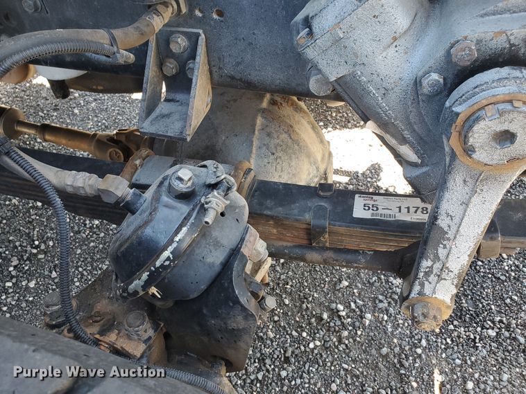 image for item DI5116 2001 International 4900  bucket truck