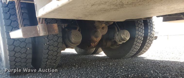 image for item DI5116 2001 International 4900  bucket truck