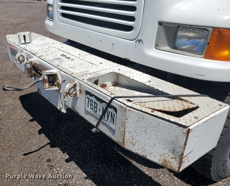 image for item DI5116 2001 International 4900  bucket truck