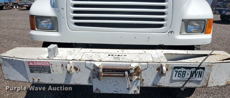 image for item DI5116 2001 International 4900  bucket truck