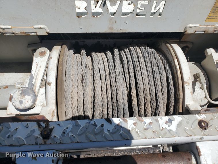 image for item DI5116 2001 International 4900  bucket truck