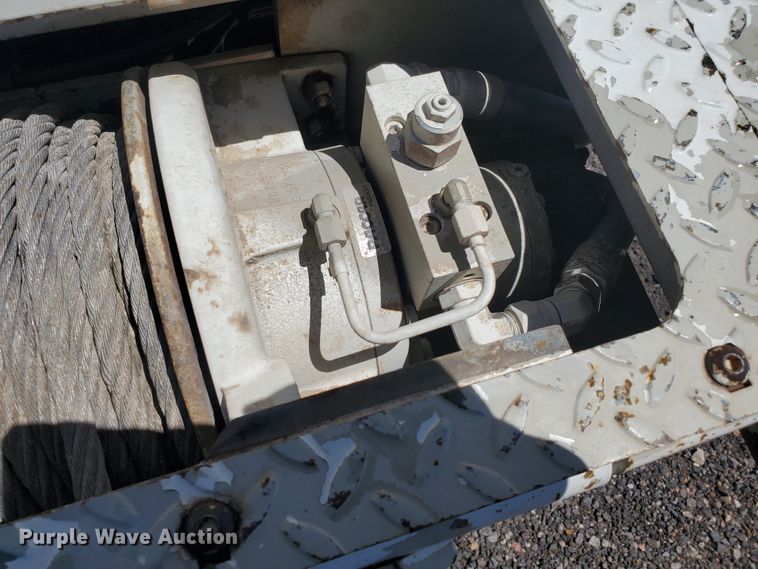 image for item DI5116 2001 International 4900  bucket truck