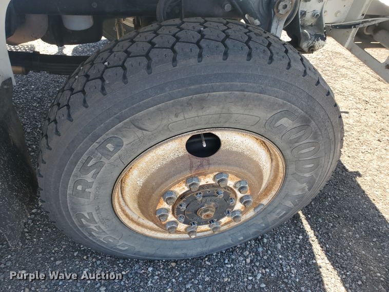 image for item DI5116 2001 International 4900  bucket truck