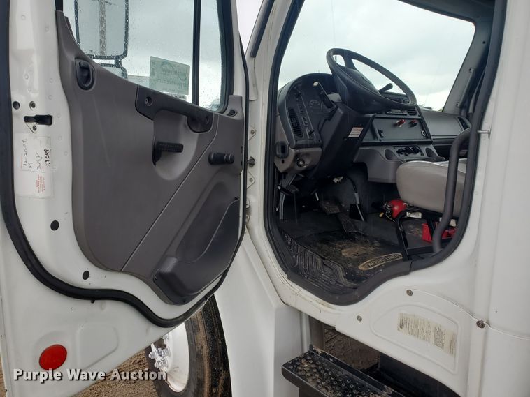 image for item DI5162 2008 Freightliner M2 106  box truck