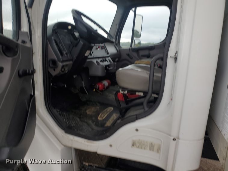 image for item DI5162 2008 Freightliner M2 106  box truck