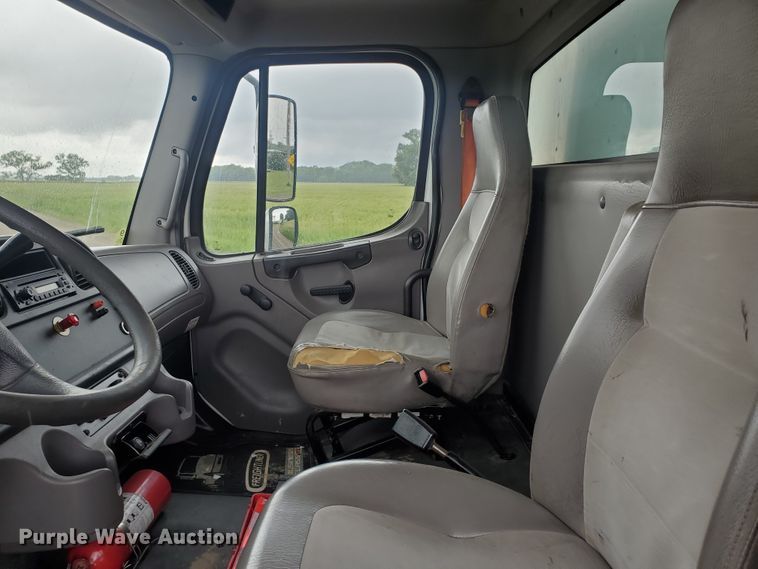 image for item DI5162 2008 Freightliner M2 106  box truck