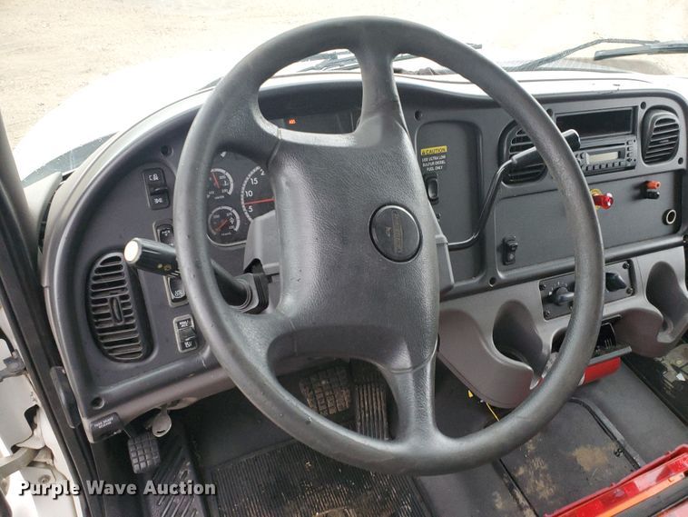 image for item DI5162 2008 Freightliner M2 106  box truck