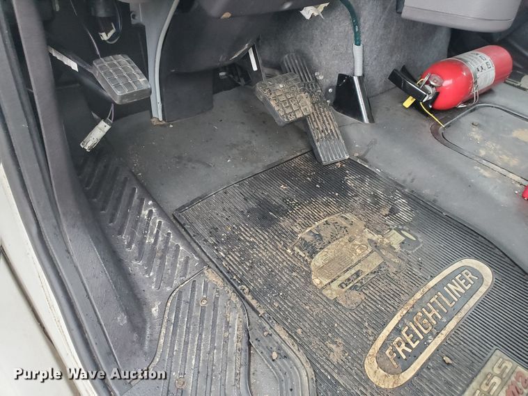 image for item DI5162 2008 Freightliner M2 106  box truck