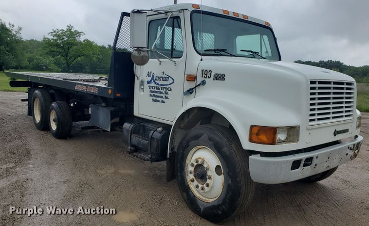 image for item DI5163 1999 International 4700  rollback truck