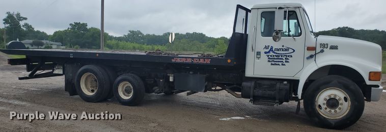 image for item DI5163 1999 International 4700  rollback truck