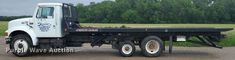 image for item DI5163 1999 International 4700  rollback truck