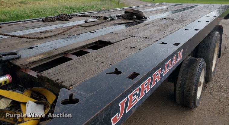 image for item DI5163 1999 International 4700  rollback truck