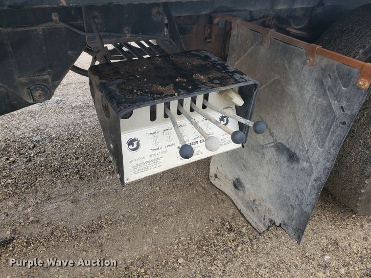 image for item DI5163 1999 International 4700  rollback truck