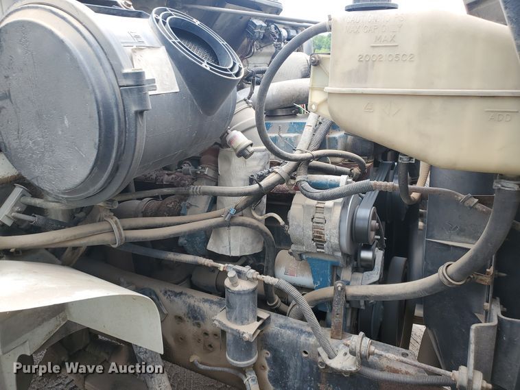 image for item DI5163 1999 International 4700  rollback truck