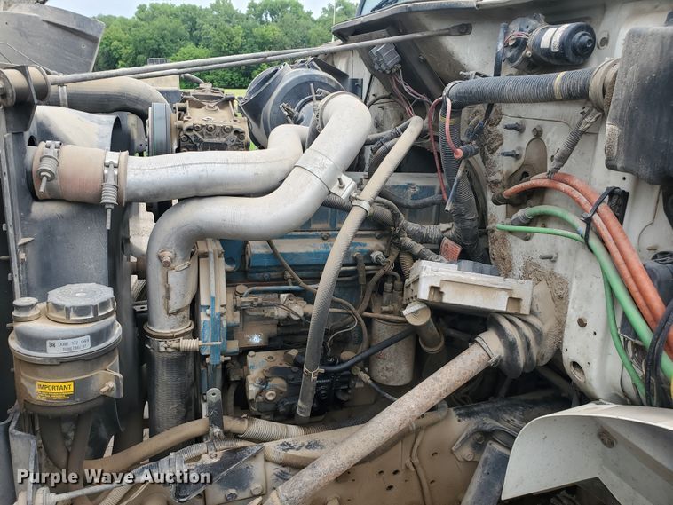 image for item DI5163 1999 International 4700  rollback truck