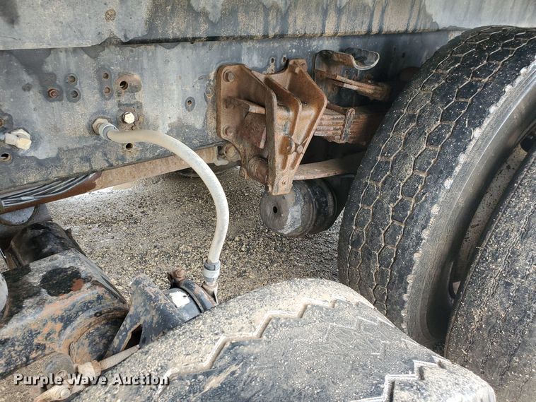 image for item DI5163 1999 International 4700  rollback truck