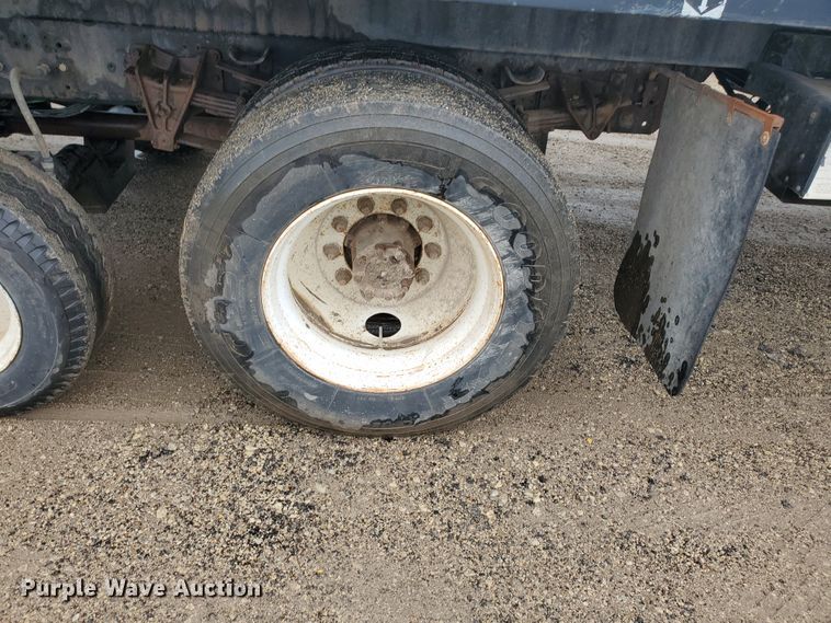 image for item DI5163 1999 International 4700  rollback truck