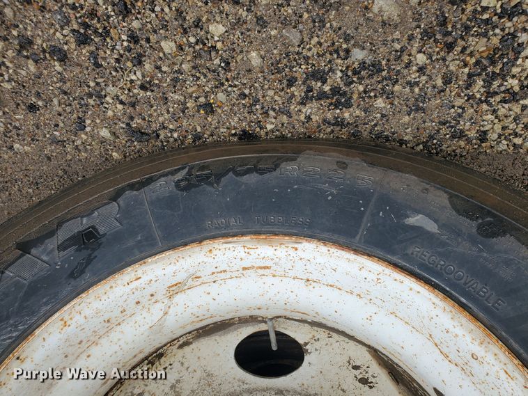 image for item DI5163 1999 International 4700  rollback truck