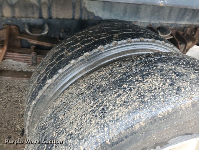 image for item DI5163 1999 International 4700  rollback truck