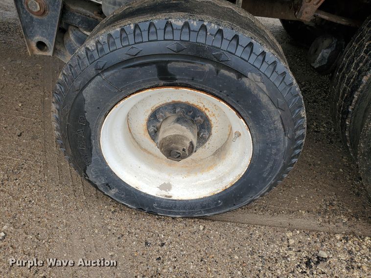 image for item DI5163 1999 International 4700  rollback truck