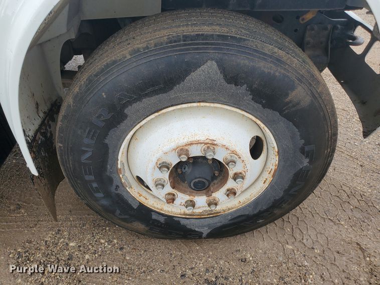 image for item DI5163 1999 International 4700  rollback truck