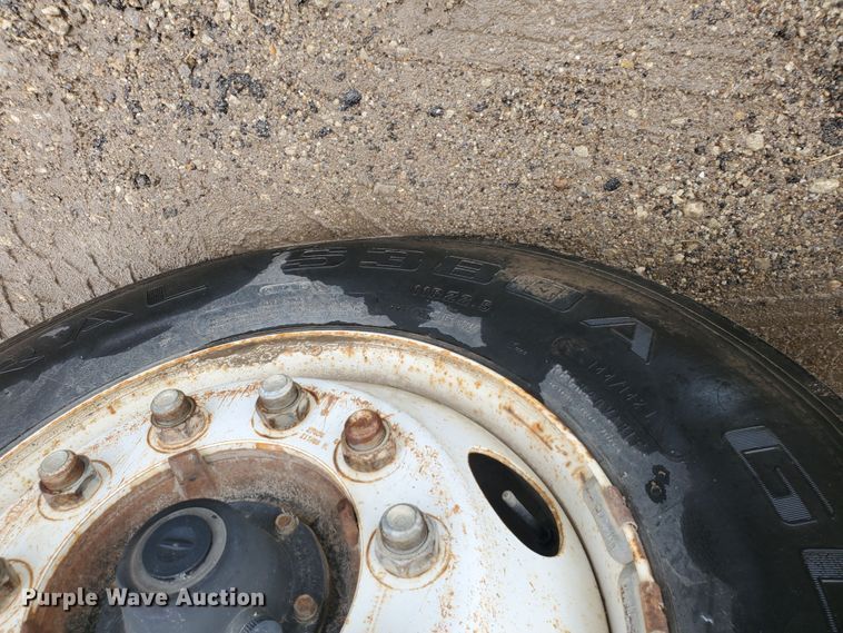 image for item DI5163 1999 International 4700  rollback truck