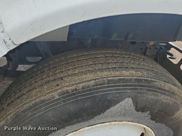 image for item DI5163 1999 International 4700  rollback truck