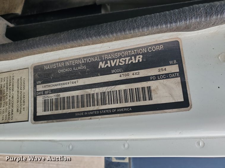 image for item DI5163 1999 International 4700  rollback truck