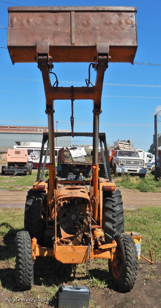 image for item DJ5002 1975 Case 380LL  tractor