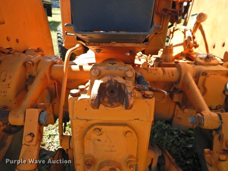 image for item DJ5002 1975 Case 380LL  tractor