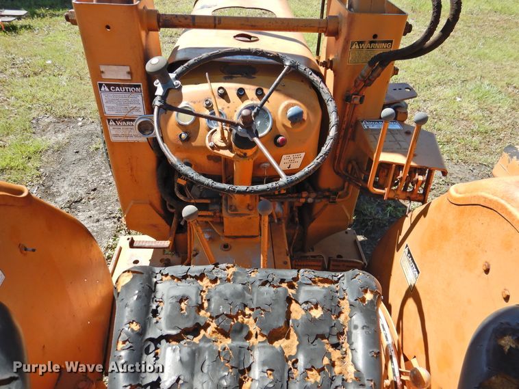 image for item DJ5002 1975 Case 380LL  tractor