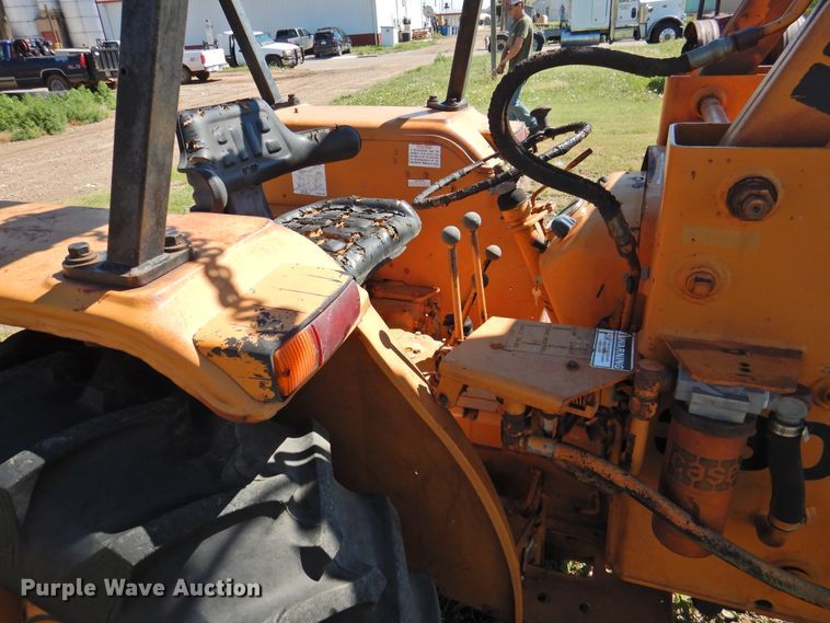 image for item DJ5002 1975 Case 380LL  tractor