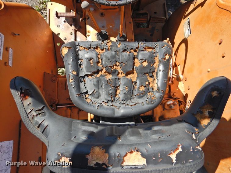 image for item DJ5002 1975 Case 380LL  tractor