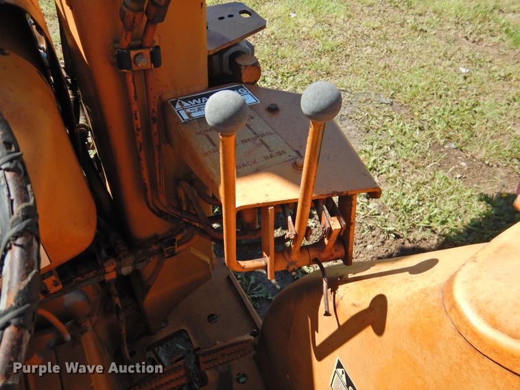 image for item DJ5002 1975 Case 380LL  tractor