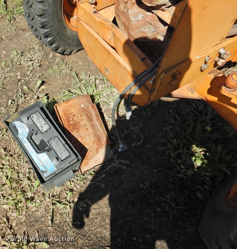 image for item DJ5002 1975 Case 380LL  tractor