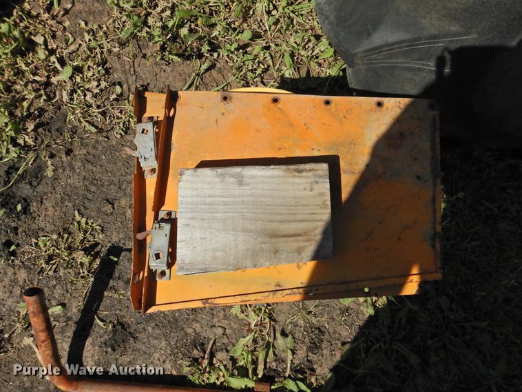 image for item DJ5002 1975 Case 380LL  tractor