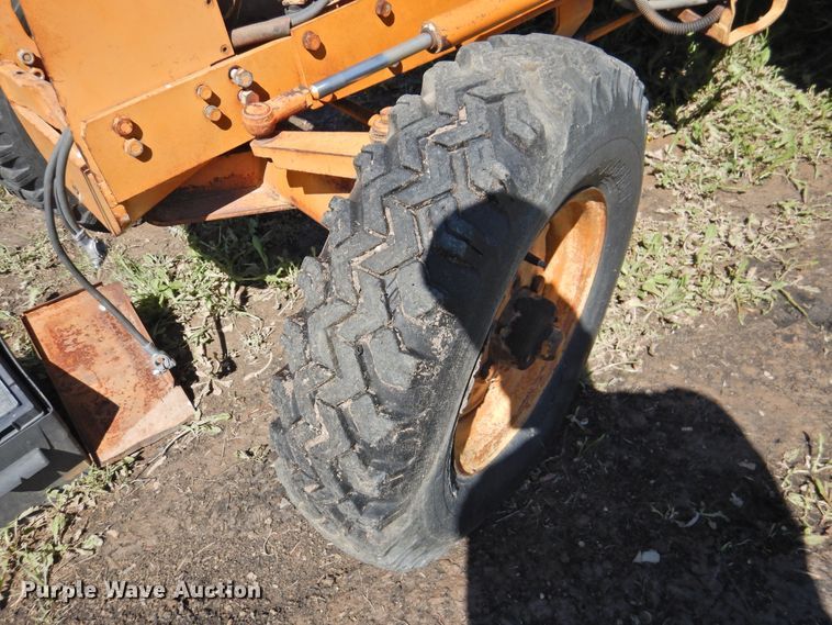 image for item DJ5002 1975 Case 380LL  tractor