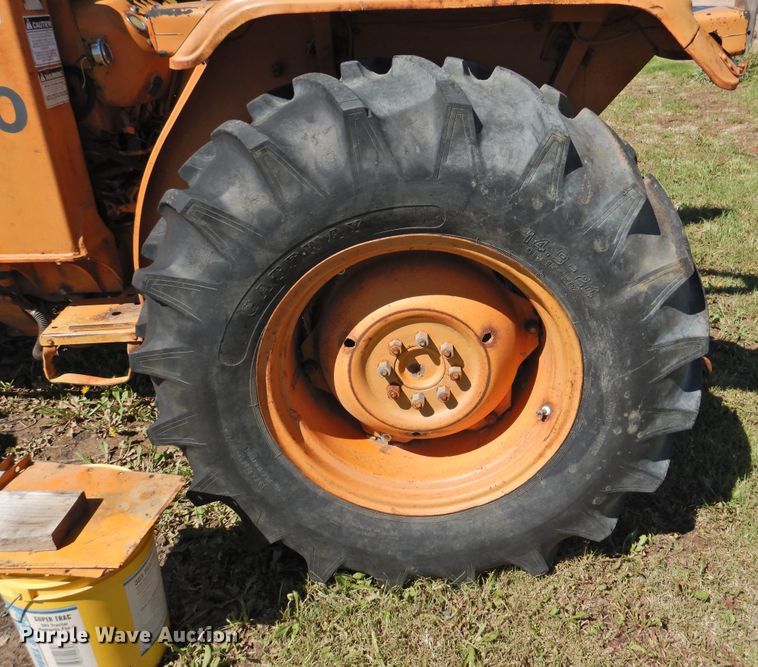 image for item DJ5002 1975 Case 380LL  tractor