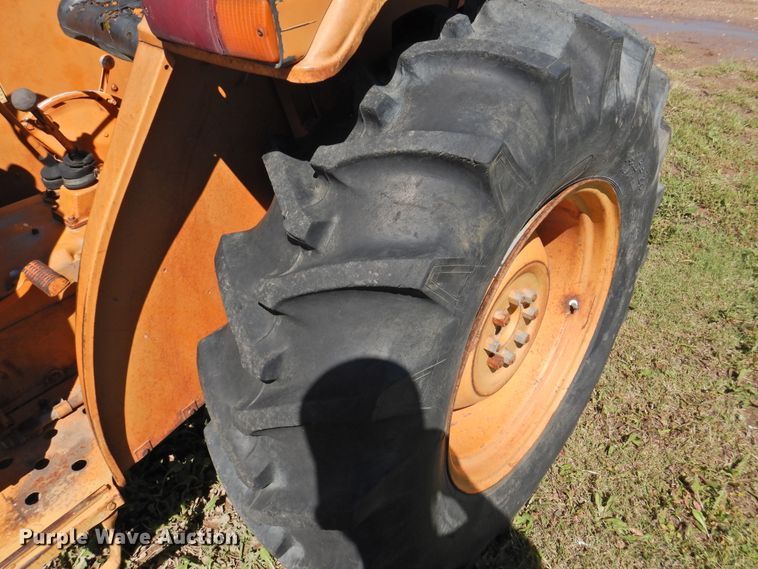 image for item DJ5002 1975 Case 380LL  tractor