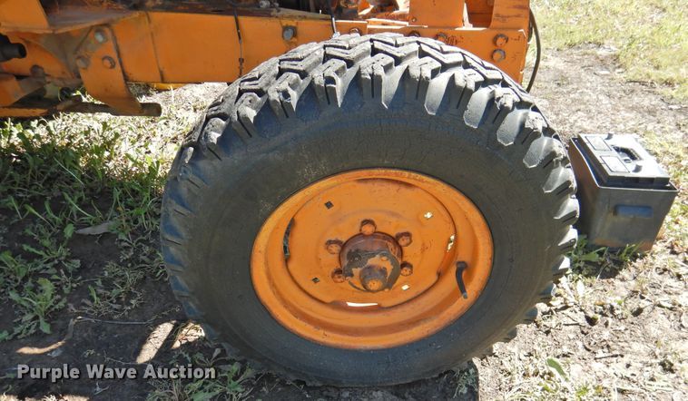 image for item DJ5002 1975 Case 380LL  tractor