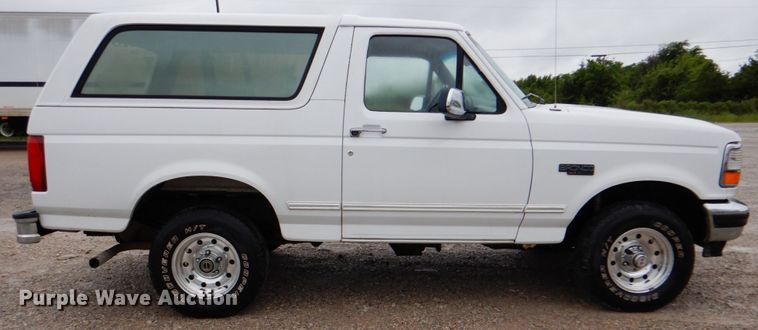 image for item DK5681 1995 Ford Bronco XLT  SUV
