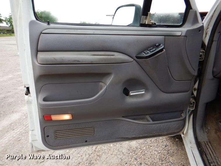 image for item DK5681 1995 Ford Bronco XLT  SUV