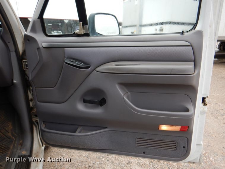 image for item DK5681 1995 Ford Bronco XLT  SUV