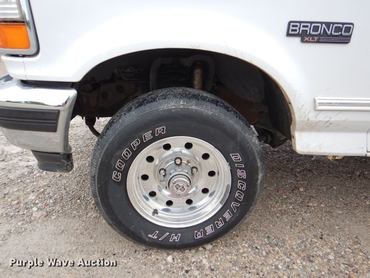 image for item DK5681 1995 Ford Bronco XLT  SUV