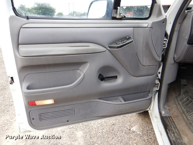 image for item DK5682 1995 Ford Bronco XLT  SUV