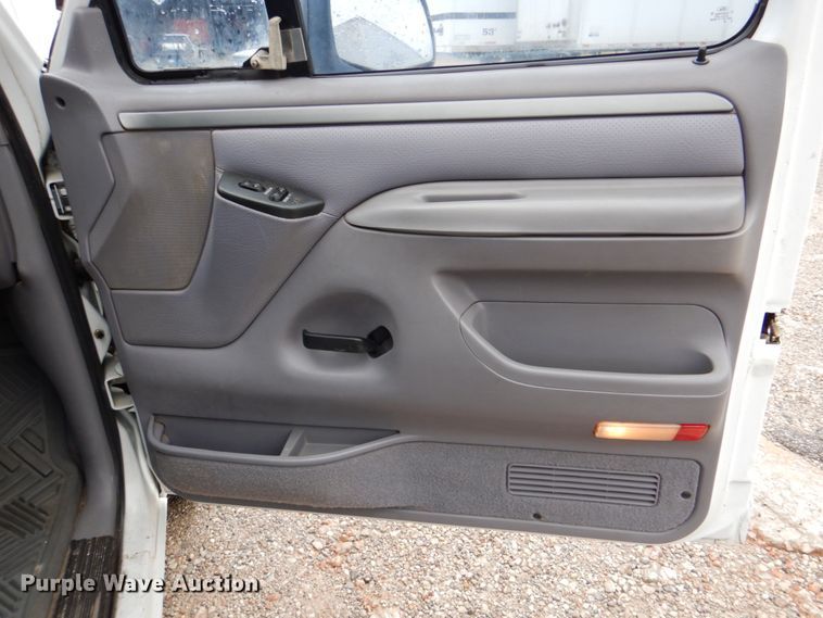 image for item DK5682 1995 Ford Bronco XLT  SUV