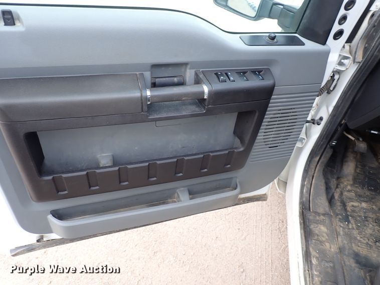 image for item DL7562 2016 Ford F250 Super Duty  Crew Cab pickup truck