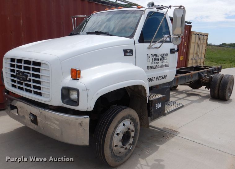 image for item DL8063 2000 Chevrolet C6500  truck cab and chassis